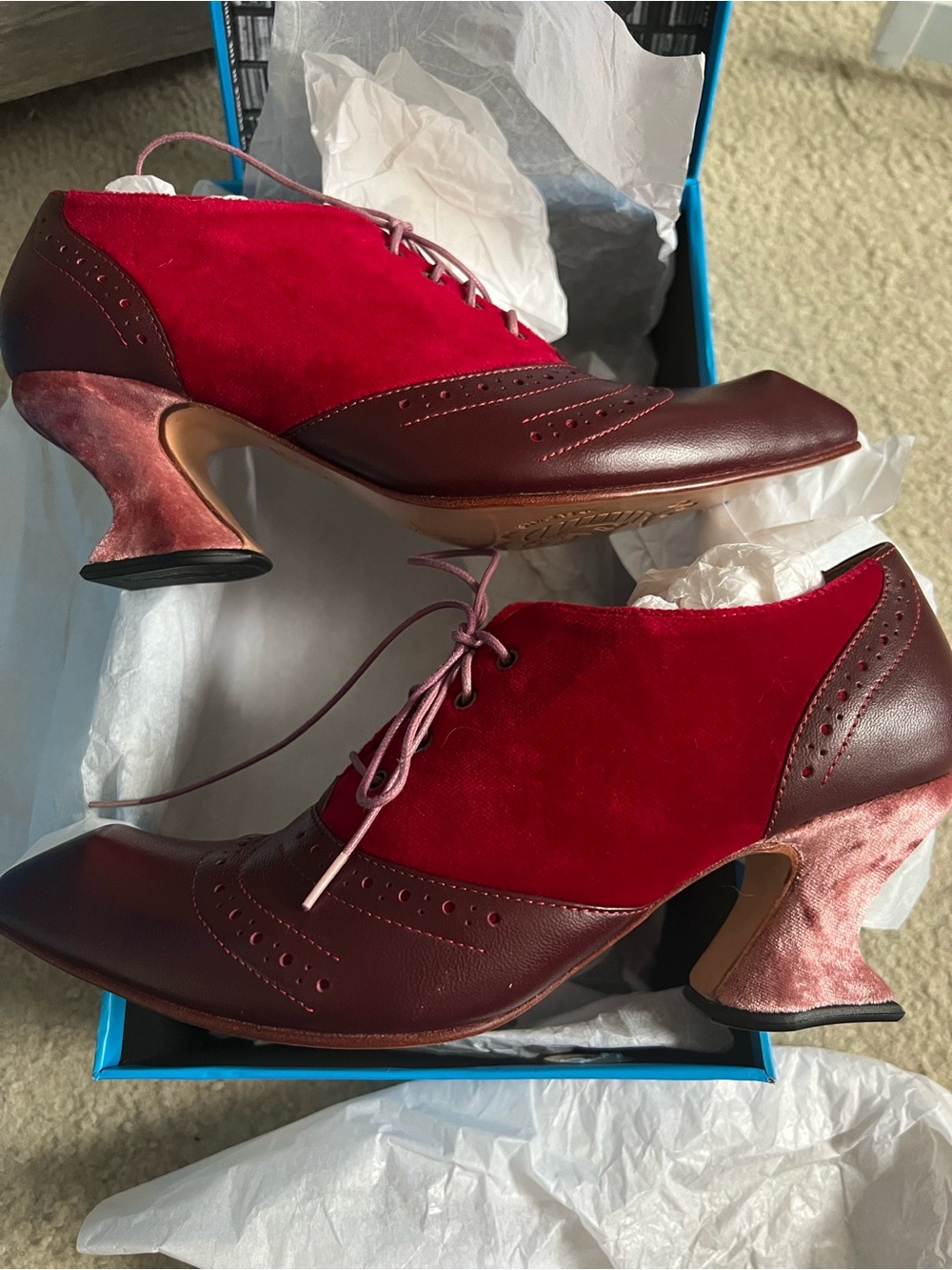 BNIB John Fluevog Classy Nora - Picture 2 of 3